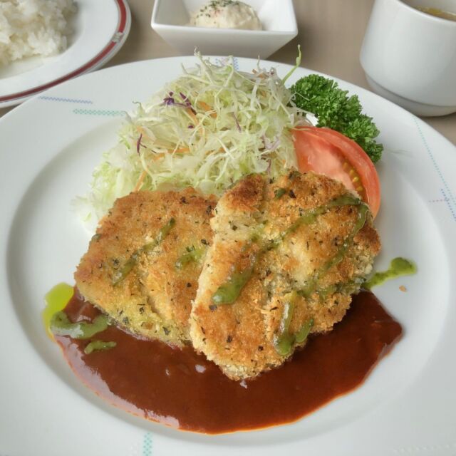 6/26，27の日替わりランチは
『ポークフィレ肉の香草パン粉焼き』です

📌数量限定📌
【ドリンクバー付き1,000円】

ご来店をお待ちしてます

ランチタイム/11時〜14時30分 L.O14時

#ポークフィレ肉
#黒川郡大和町#大和町

#日替わりランチ
#ランチ#日替わりメニュー
#今日のランチ